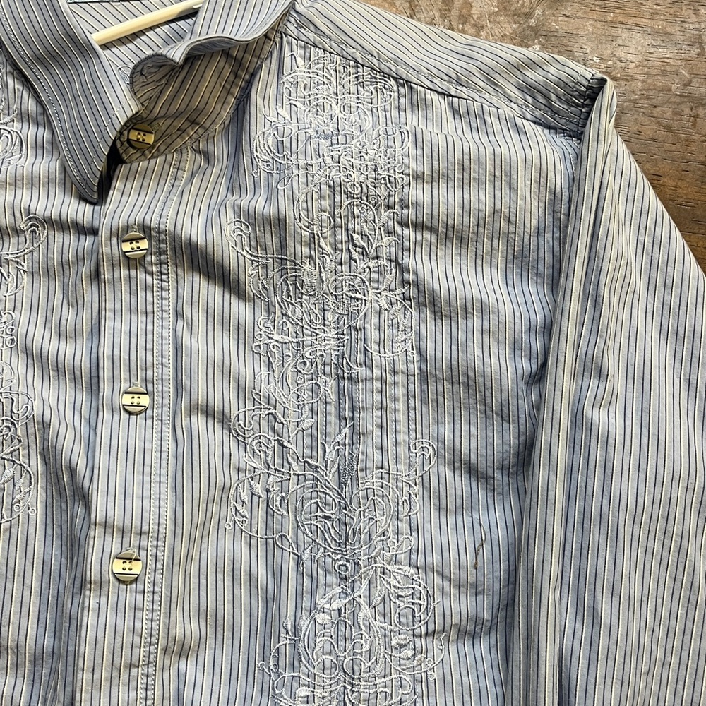 191 Unlimited button up dress shirts, both with stripes and designs embroidered - Picture 9 of 12